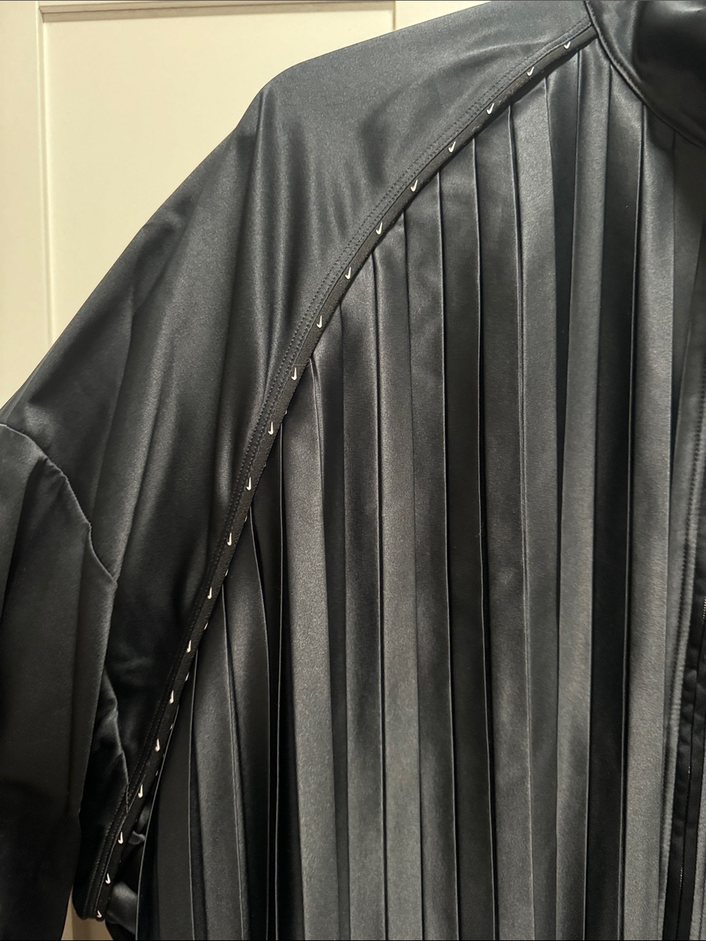 Nike Black Pleated Zip-Front Bomber Jacket (OVERSIZED) - Picture 3 of 7